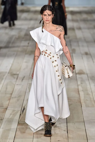 Look 24